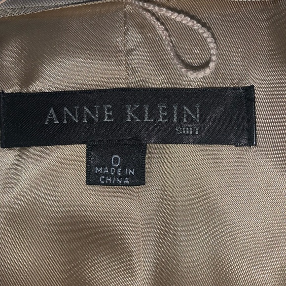 Beautiful suit - Picture 8 of 13